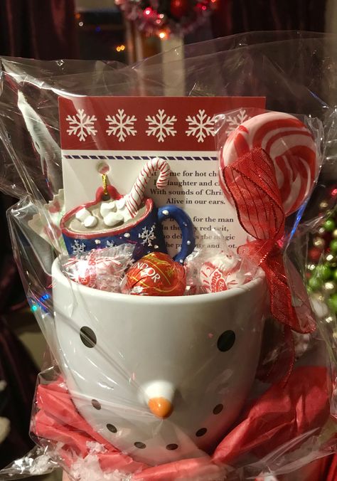 Christmas Gift Cups Filled, Gift Mugs Ideas Filled, Cup Gifts Ideas Filled, Mug Fillers Gift Ideas, Snowman Cups, Christmas Bowl, Cheap Christmas Gifts, Snowman Mugs, Gift Mugs