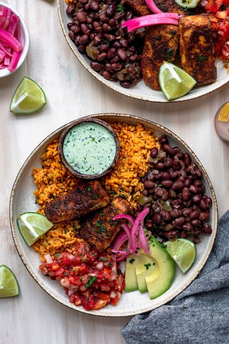 Blackened Mahi Mahi Burrito Bowls - Dash of Mandi Blackened Mahi Mahi, Burrito Bowls, Burrito Bowl, Easy Delicious Recipes, Mahi Mahi, Easy Delicious, Bowls Recipe, Fish And Seafood, Weeknight Meals