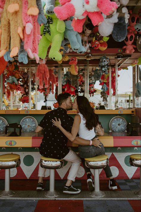 Family Photos At The Fair, State Fair Family Photoshoot, Carnival Photoshoot Couple, Fair Engagement Pictures, Carnival Engagement Photos, Fair Photoshoot Couple, Fair Family Photoshoot, Fair Couples Photoshoot, Funfair Wedding