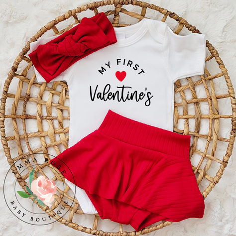 baby girl first valentine's day outfit Baby Girl Valentines Day, Baby Headband Bow, Girls Valentines Outfit, Cute Valentines Day Outfits, Girl Valentines, Headband Bows, Valentines Outfit, Fall Baby Clothes, Red Christmas Dress