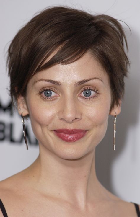 Natalie Imbruglia Hair, Natalie Umbriglia Short Hair, Natalie Imbruglia Short Hair, Stacked Bob Hairstyles, Chic Short Hair, Natalie Imbruglia, Trendy Short Haircuts, Stacked Bob Haircut, Cute Short Haircuts