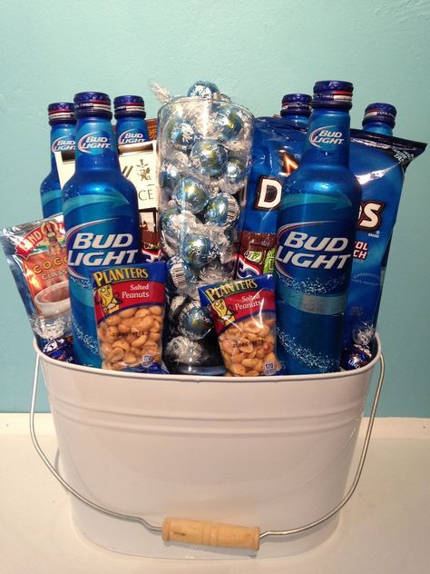 Man Bouquets, Liquor Basket, Alcohol Gift Baskets, Liquor Gift Baskets, Beer Gifts Basket, Auction Gift Basket Ideas, Fundraiser Baskets, Beer Basket, Yankee Swap