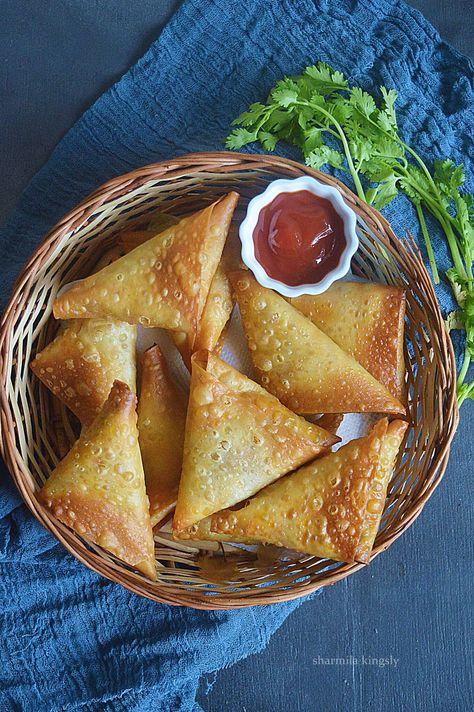 Chicken Keema Samosa ( Air Fryer & Stovetop ) - Cook with Sharmila Samosa Air Fryer, Box Patties, Keema Samosa, Chicken Samosa, Iftar Table, Crispy Snacks, Chicken Keema, Clean Chicken, Meat Thermometer