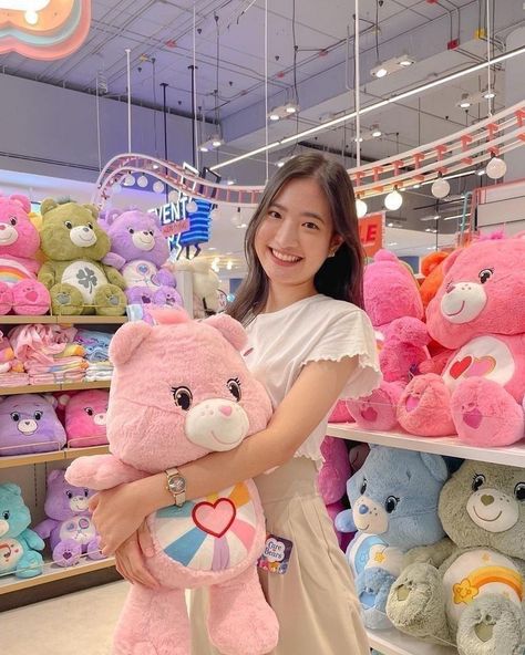 Holding Plushie, Teddy Drawing, Doodle Animation, Cute Squishies, Indie Girl, Bear Outfits, Body Reference Poses, Model Poses Photography, Uzzlang Girl