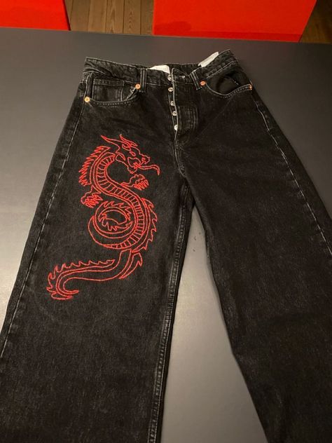 Dragon Jeans Paint, Dragon Embroidery Jeans, Dragon Painting On Jeans, Diy Jean Ideas, Dragon Clothes, Custom Jeans Diy, Abstract Tattoo Ideas, Denim Diy Clothes, Abstract Tattoos