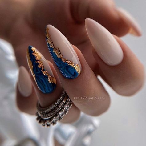 Manicure design | Manicure ideas | Manicure 2023 | Navy Nails Design, Blue Gold Nails, Manicure 2023, Gold Gel Nails, Elegant Touch Nails, Unghie Sfumate, Gold Nail Designs, Pointed Nails, Manicure Ideas