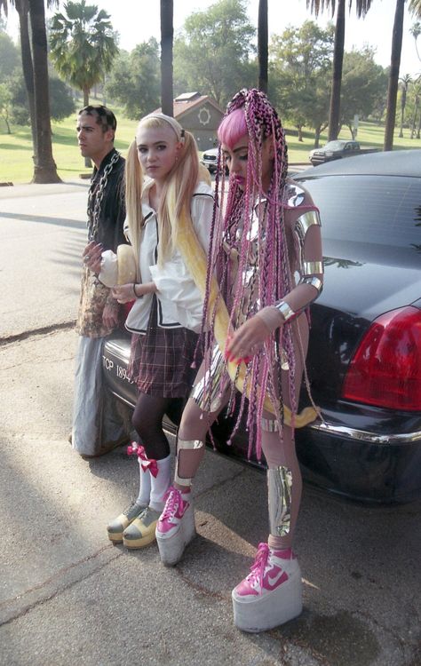 Grimes Genesis bts Grimes Genesis, Brooke Candy, Claire Boucher, Female Musicians, Child Support, Fire Fits, Music Photo, Twin Brothers, Paris Hilton