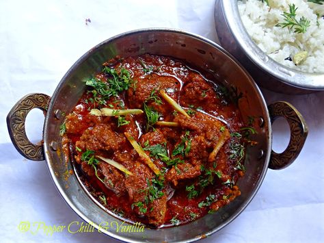 Achari Chicken, Chicken Masala Recipe, Malai Chicken, Kitchen London, Chicken Gravy Recipe, Maharashtrian Recipes, Indian Chicken Recipes, Cutlets Recipes, Indian Foods