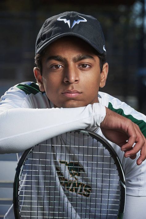 Tennis Senior Pictures, Tennis Court Photoshoot, Tennis Photoshoot, Boy Senior Portraits, Senior Banner, Senior Photos Boys, Tennis Photography, Tennis Pictures, Tennis Photos