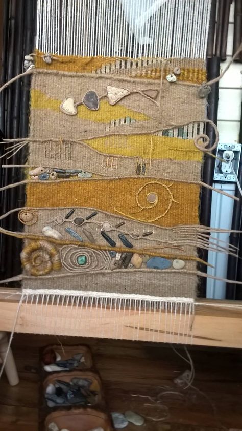 in progress Art Fibres Textiles, Art Yarn Weaving, Tapestry Loom, Weaving Loom Diy, Fiber Wall Art, Weaving Loom Projects, Weaving Wall Hanging, Creative Textiles, Woven Wall Art