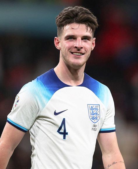 Declan Rice Haircut, Fit Footballers, England Football Players, Declan Rice, England National Team, England Players, Soccer Boyfriend, Football Boyfriend, England National