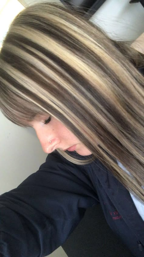 Under Layer Highlights, Chunky Blonde Highlights With Bangs, Blonde Hair With Brown Highlights Chunky, Blonde Chunky Highlights On Brown Hair, Highlights With Fringe, Brown And Blonde Chunky Highlights, Brown Skunk Hair, Chunky Highlights With Bangs, Highlights 2000s