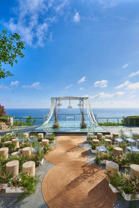 Tirtha Uluwatu Wedding, Beachside Wedding Decor, Wedding Concept, Beachside Wedding, Ocean Wedding, Dream Wedding Decorations, Water Wedding, Dream Destination Wedding, Wedding Venues Beach