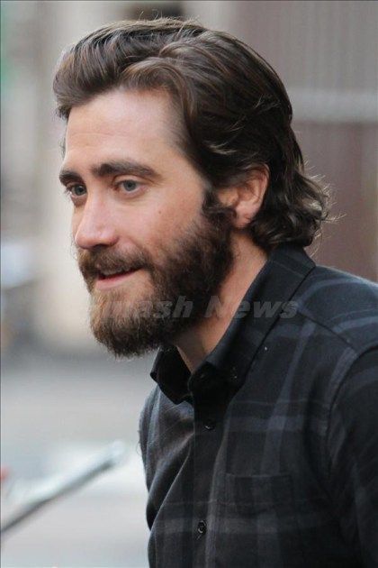 Jake Gyllenhaal Beard, Jake Gyllenhaal Haircut, Mid Hairstyles, Haircut 2020, Guy Hair, Long Hair Beard, Medium Length Hairstyles, Mens Hairstyles Medium, Mens Haircut