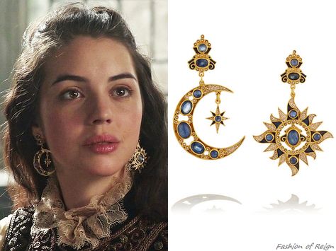 In the episode 3x18 (”Spiders in a Jar”) Queen Mary wears a pair of Percossi Papi ‘Sun and Moon’ Gold-Plated Multi-Stone Earrings. Reign Fashion, Moon Gold, Moon Designs, Braut Make-up, Star Wars Party, Queen Mary, In A Jar, Fantasy Jewelry, Sun And Moon