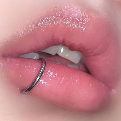 Gold faux hoop 3000 for both Aesthetic Lip Piercing, Piercing On Lip, Persing Lips, Lip Piercing Women, Piercing Labret Lateral, Lip Ring Piercing, Lips Piercing, Lips Ring, Mouth Ring