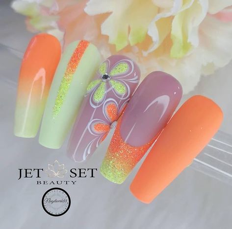 Neon Flower Nails, April Nails Ideas, Bright Acrylic Nails, Spring Nails 2023, April Nails, Unghie Nail Art, May Nails, Nails 2023, Neon Nails