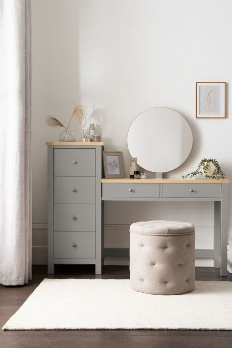 Grey Colour Scheme Bedroom, Bedroom Paint Design, Grey Bedroom Furniture, Dressing Room Decor, Dressing Ideas, Bedroom Dressing, Dressing Table Design, Bedroom Dressing Table, Classy Bedroom