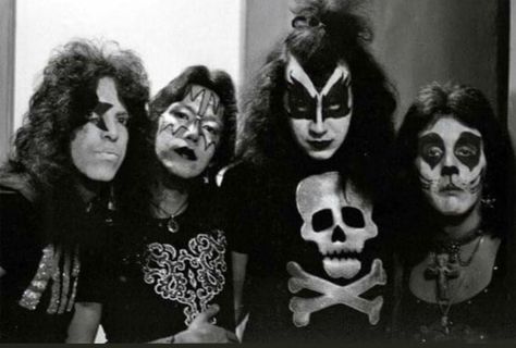 Eric Singer, Band Kiss, Vinnie Vincent, Kiss Images, Eric Carr, Peter Criss, Kiss Army, Vintage Kiss, Kiss Pictures