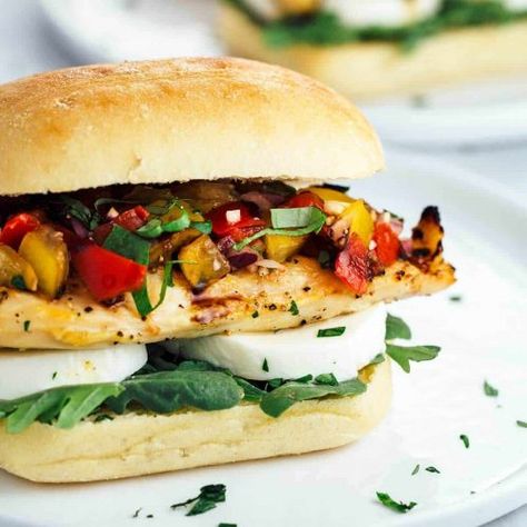 Bruschetta Sandwich, Chicken Bruschetta, Bruschetta Chicken, Chicken Sandwich Recipes, Crowd Pleasing Recipes, Ciabatta Bread, Italian Recipe, Summer Grilling Recipes, Healthy Grilling