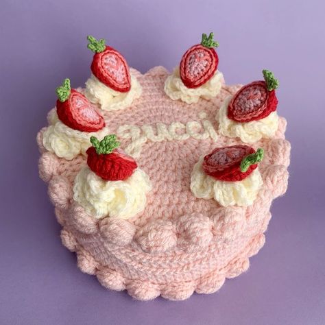 I crocheted a version of this strawberry cake for my mom's bday, and this version I made for JennyLemons.com. I love all the fluffy whipped cream and the crocheted strawberries. She's gucci cuz she's fancy. Gucci Strawberry, Twinkie Chan, Crochet Cake, Kandi Ideas, Colorful World, Kawaii Crochet, Crochet Food, Crochet Magazine, Crochet Fashion Patterns