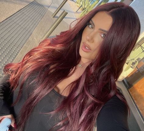 Hair For Wedding Guest, Hair For Wedding, Pelo Color Vino, The Wet Look, Wine Hair Color, Red Hair Looks, Rambut Brunette, Wine Red Hair, Red Hair Inspo