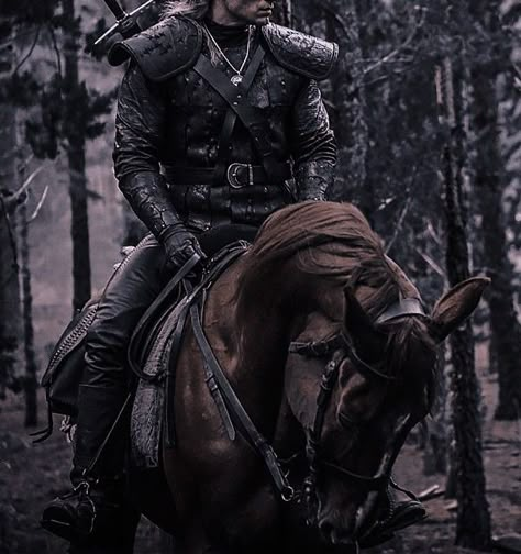 Mercenary Aesthetic, Medieval Mercenary, Witcher Aesthetic, Warrior Aesthetic, Roi Arthur, From Blood And Ash, Blood And Ash, Yennefer Of Vengerberg, The Assassin