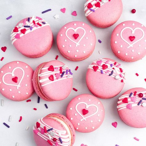 Royal Icing Meringue Powder, Macaron Business, Macaron Art, Valentines Party Food, Art Recipes, Macaroon Cookies, Macaron Flavors, Meringue Powder, Creative Cake Decorating