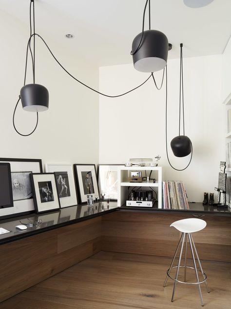 Dwell - 25 Modern Home Office Ideas You Should Put to Work Flos Aim Pendant, Flos Aim, Office Lighting Design, Home Office Set Up, Modern Home Offices, Black Countertops, West Vancouver, Home Office Lighting, Office Lighting