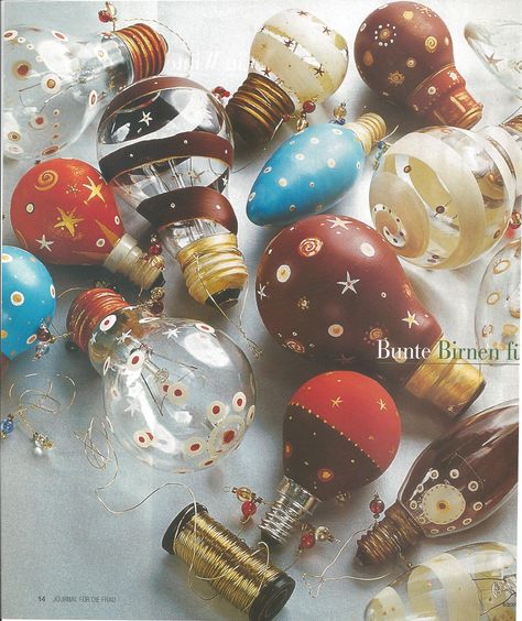 Painted old lights bulbs Painting On Light Bulbs, Painted Light Bulbs Aesthetic, Old Bulb Diy Craft Ideas, Bulb Painting Lightbulbs, Bulb Painting Ideas Aesthetic, Lightbulb Aesthetic, Bulb Painting Ideas, Electrician Party, Bulb Painting