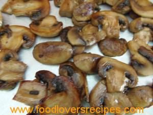 HOW TO FREEZE MUSHROOMS Canned Relish, Freezer Veggies, Freeze Veggies, Freezing Mushrooms, Veggie Storage, Fridge Ideas, Freezer Ideas, Veggie Options, Mushroom Picking