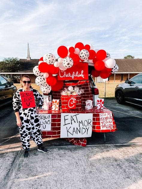 Chickfila Trunk Or Treat Ideas, Trunk Or Treat Ideas Fast Food, Food Truck Trunk Or Treat, Chic Fil A Trunk Or Treat Ideas, Chic Fil A Trunk Or Treat, Chickfila Trunk Or Treat, Chik Fil A Trunk Or Treat, Trunk Or Treat Ideas Games, Chick Fil A Halloween Costume