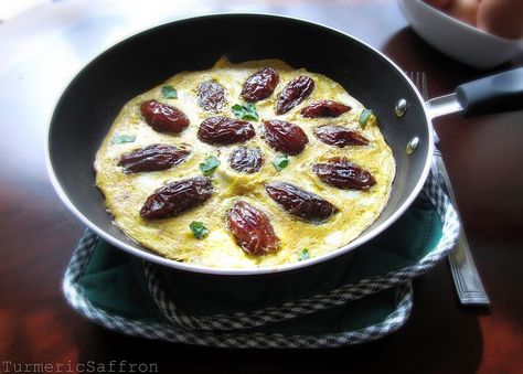 This is a simple and sweet omelette that's perfect for a relaxing breakfast. The combination of eggs and dates is so filli... Food Persian, Iran Food, Iranian Recipes, Persian Recipes, Iranian Cuisine, Egg Omelet, Kidney Friendly Foods, Persian Cuisine, Iranian Food