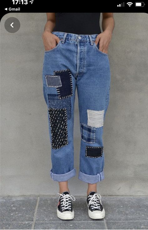 Patchwork Jeans Diy, Patchwork Jeans Outfit, Patched Jeans Diy, Jeans With Patches, Jeans Refashion, Patchwork Clothes, Blue Jeans Crafts, Denim Ideas, Mode Boho