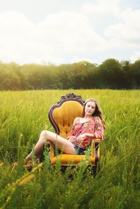 Photoshoot With Chair Outside, Vintage Inspired Photography, Photoshoot Chair Poses, Vintage Outdoor Photoshoot, Field Photography Poses, Outdoor Photoshoot With Chair, Chair Outside Photoshoot, Senior Picture Chair Poses, Chair In Nature Photoshoot