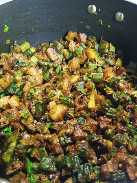 Recipe for Bhindi/Ladyfinger/Okra and Potato Masala - chrizzosgrubscene Ladyfingers Recipe Indian, Bhindi Masala Recipe, Lady Fingers Recipe, Potato Masala, Bhindi Masala, Mango Powder, Garam Masala Powder, Vegetarian Barbecue, Slow Cooker Vegetarian