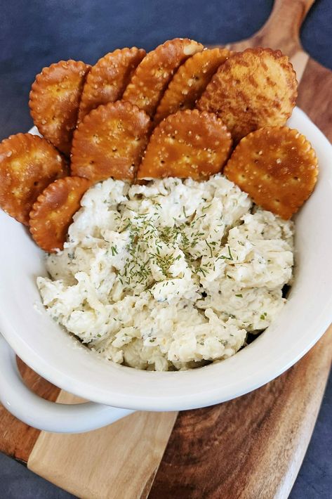 Pretzel Dip Recipes, Mozzarella Appetizers, Cold Dip Recipes, Family Favorite Recipes, Unique Appetizers, Skillet Dinner Recipes, Pretzel Crisps, Celery Salt, Mozzarella Recipes