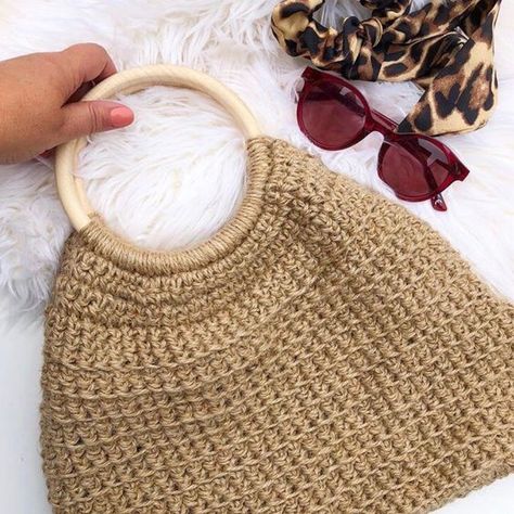 Me And My Man, Jute Bags Design, Crochet Boho Bag, Simply Crochet, Wooden Bag, Crochet Bag Pattern Free, Crochet Handbags Patterns, Jute Bag, Crochet Magazine