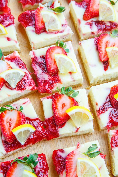 Strawberry Lemon Cheesecake Bars Strawberry Lemon Desserts, Strawberry Lemon Cheesecake, Cheesecake Strawberry, Strawberry Cheesecake Bars, Strawberry Bars, Closet Cooking, Lemon Cheesecake Bars, Homemade Strawberry Sauce, Cheesecake Bar Recipes