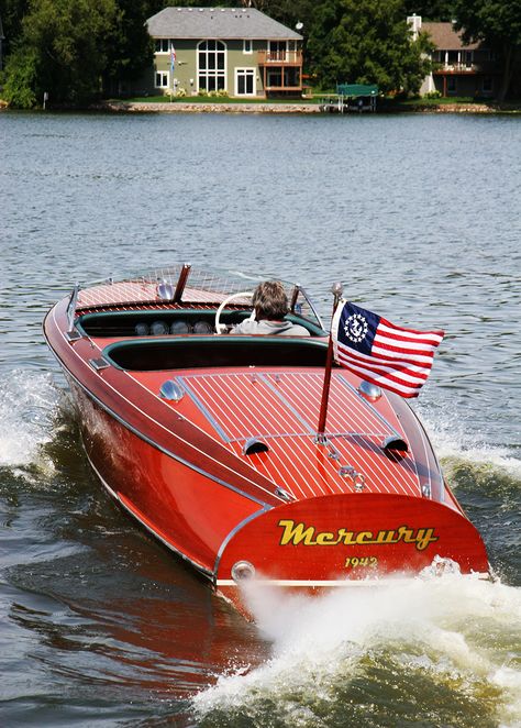 Chris Craft 19' Custom Runabout Barrel-Back Wooden Speed Boats, Riva Yachts, Water Rides, Mahogany Boat, Boat Luxury, Chris Craft Boats, Classic Wooden Boats, Super Yacht, Wooden Boat Building