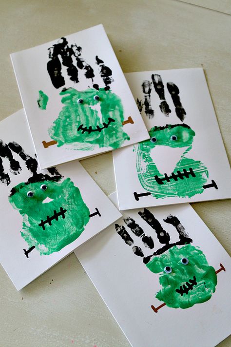 Halloween Frankenstein Handprint Craft for Cards, Bags, and more! Toddler and Preschool DIY Painting Fun Dekorasi Halloween, Halloween Frankenstein, Halloween Crafts Preschool, Halloween Kindergarten, Kerajinan Diy, Halloween Crafts For Toddlers, October Crafts, Halloween Arts And Crafts, Craft Easy