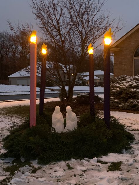 Seven feet candles adorn the wreath as Mary and Joseph wait for the arrival of Jesus. Outdoor Advent Wreath, Advent Wreath Candles, Advent Decorations, Outdoor Christmas Planters, Outdoor Light Bulbs, Christmas Planters, Christmas Yard Decorations, Advent Candles, Easy Christmas Decorations