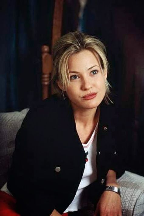 Joey Lauren Adams - Mallrats Joey Lauren Adams 90s, Joey Lauren Adams, Blonde Hair Looks, Golden Globe Award, 90s Style, Best Actress, Motion Picture, American Actress, 90s Fashion