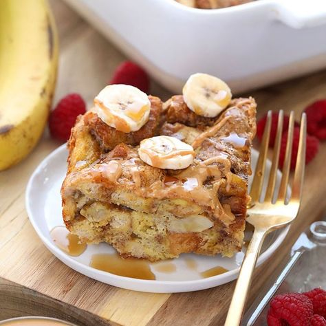 Peanut Butter Banana French Toast Bake - Fit Foodie Finds Oven Baked French Toast, Easy French Toast Bake, French Toast Bake Overnight, Baked French Toast Casserole, French Toast Bake Recipe, Delicious French Toast, Peanut Butter And Banana, Banana French Toast, Pasta Alfredo