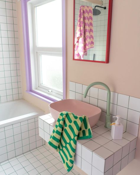 Some shots of my old bathroom - what I’d do for a bath in there right now 🛁 Save this for bathroom inspiration #colourfulhomevibe… | Instagram Fun Bathroom Paint Ideas, Redo Bathroom On A Budget, Small Colorful Bathroom, Colorful Toilet, Kitschy Style, Dopamine Design, Colorful Minimalism, Colourful Bathroom, Small Bathroom Colors