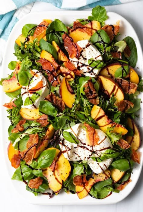 Peach burrata caprese recipe is a fabulous summer salad featuring ripe peaches, crispy prosciutto, and creamy burrata cheese topped with basil and balsamic. It's refreshing, decadent, and delicious! Salad With Burrata, Baked Plantain Chips, Summer Entertaining Recipes, Caprese Recipes, Caprese Salad Recipe, Light Pasta, Burrata Salad, Burrata Cheese, Peach Salad