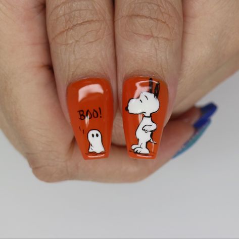 Halloween Nails Snoopy, Peanuts Halloween Nails, Halloween Snoopy Nails, Snoopy Nails Halloween, Snoopy Halloween Nails, Snoopy Fall Nails, Ghost Nail Art, Snoopy Nails, Ghost Nail