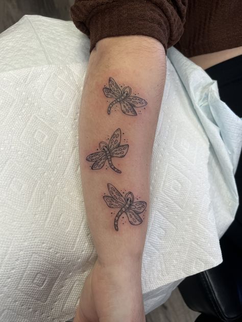 Coraline Back Tattoo, Illustrative Dragonfly Tattoo, Trin Lovell Tattoo, Coraline Flowers Tattoo, Unique Tattoo Ideas Sketches, Subtle Coraline Tattoo, Realistic Bug Tattoo, Coraline House Tattoo, Caroline Tattoo Ideas