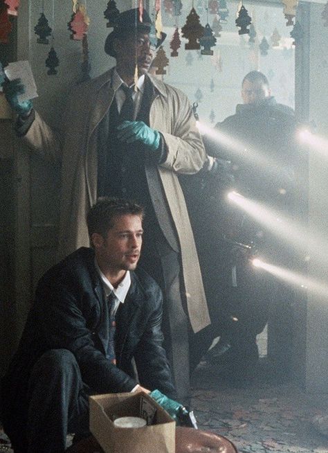 Se7en (David Fincher, 1995) David Fincher Cinematography, Cinema Characters, Se7en Movie, Se7en 1995, براد بيت, Movie Flyer, Seven Movie, Movies Worth Watching, David Fincher