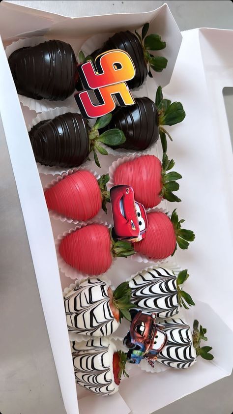 _cakesbykaren (Instagram) Lightning Mcqueen Gifts, What To Get Your Boyfriend, Gift Ideas For Your Boyfriend, Ideas For Your Boyfriend, Cars Birthday Party Decorations, Gift For Your Boyfriend, Bff Gifts Diy, Cars Theme Birthday Party, Soul Food Dinner